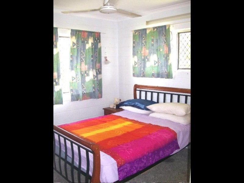 2/8  Holden Close, Whitfield QLD 4870