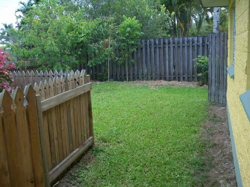 2/8  Holden Close, Whitfield QLD 4870