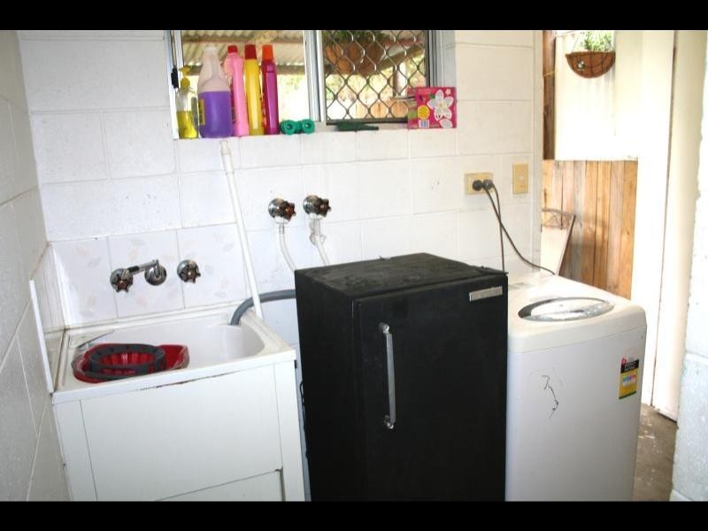 2/8  Holden Close, Whitfield QLD 4870