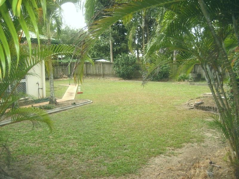 86 Callum St, Mooroobool QLD 4870