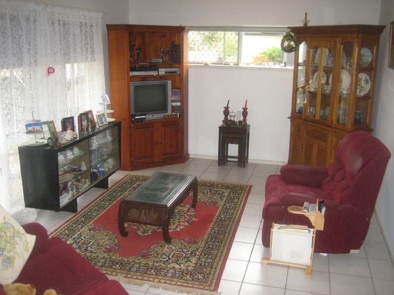 86 Callum St, Mooroobool QLD 4870