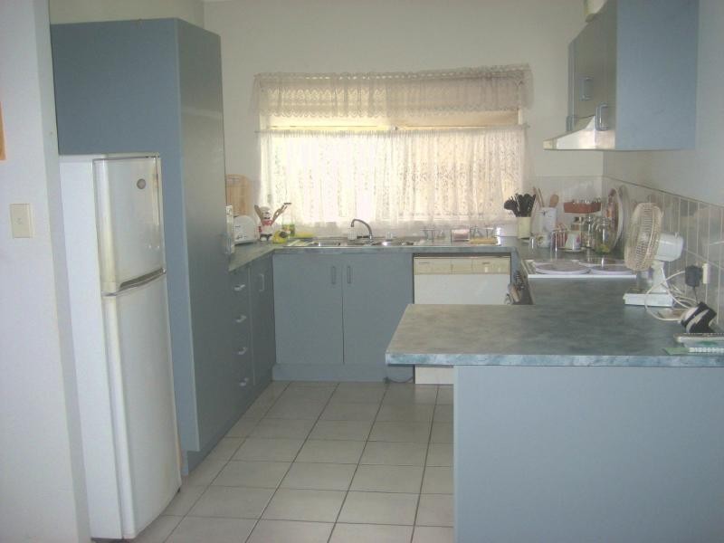 86 Callum St, Mooroobool QLD 4870