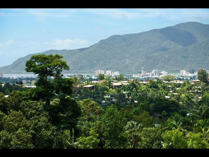 5 Juno Close, Mooroobool QLD 4870