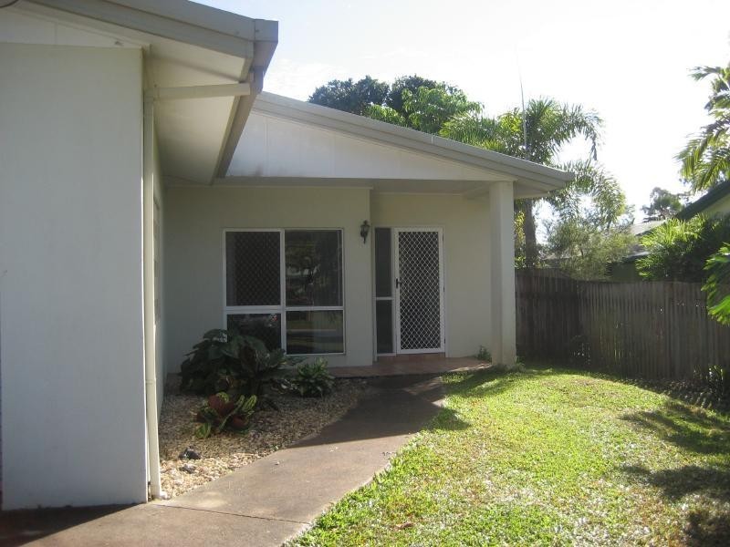 12 Jadana Close, Mooroobool QLD 4870