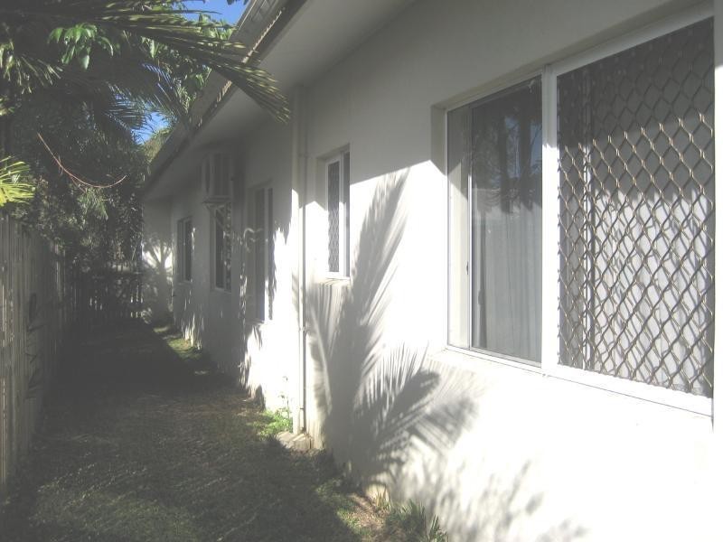 12 Jadana Close, Mooroobool QLD 4870