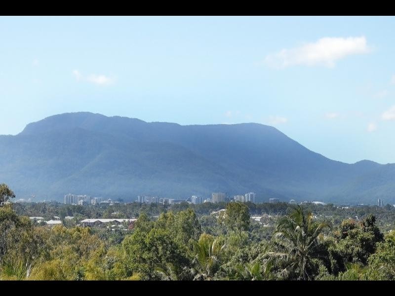 4 Grace Close, Whitfield QLD 4870