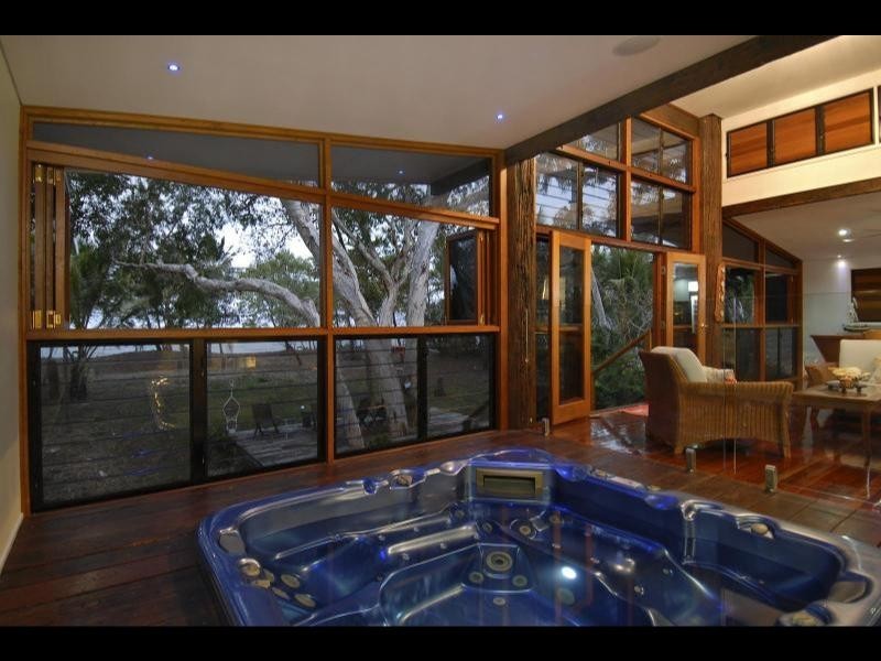 18 Poinsettia St, Holloways Beach QLD 4878