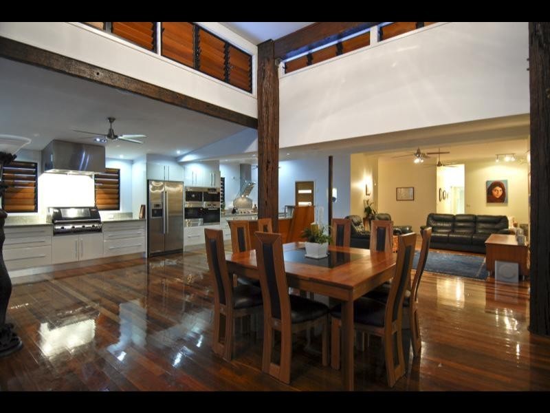 18 Poinsettia St, Holloways Beach QLD 4878