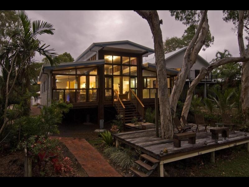 18 Poinsettia St, Holloways Beach QLD 4878