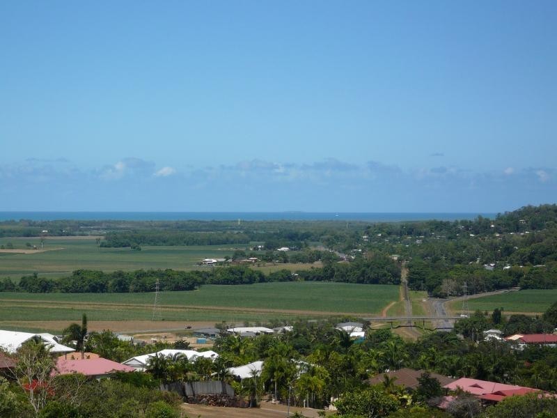 17 Buckinghamia Close, Redlynch QLD 4870