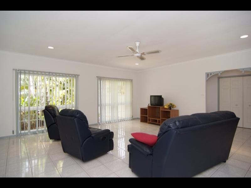 7 Strathmore Court, Mooroobool QLD 4870