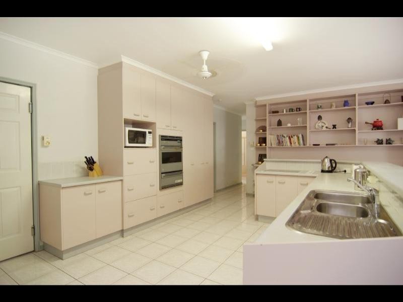 7 Strathmore Court, Mooroobool QLD 4870