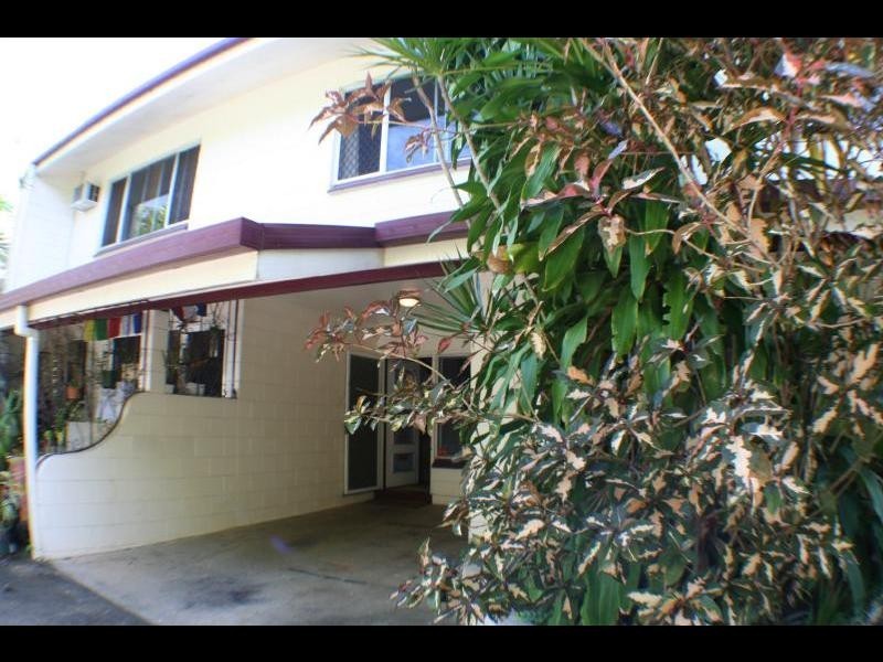 2/4 Crathern Close, Edge Hill QLD 4870