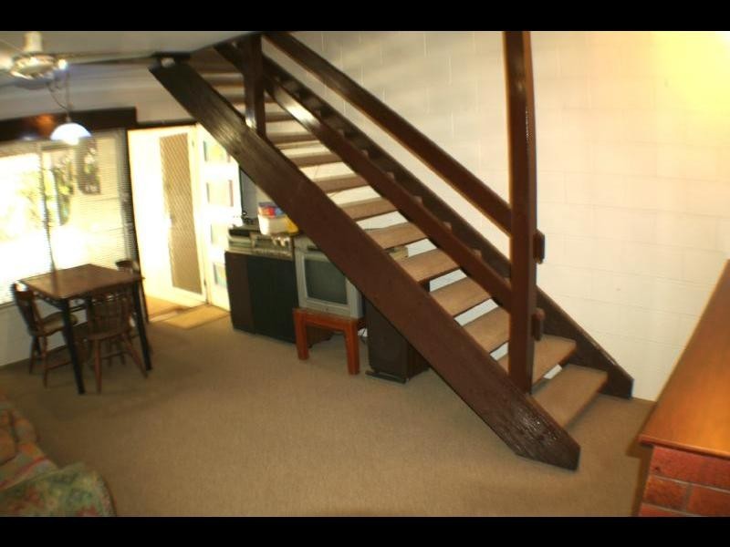 2/4 Crathern Close, Edge Hill QLD 4870