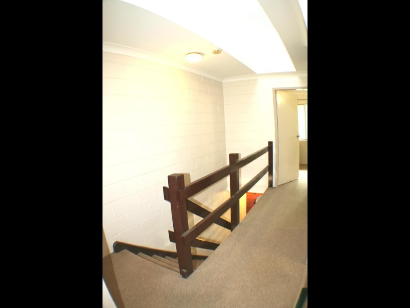 2/4 Crathern Close, Edge Hill QLD 4870