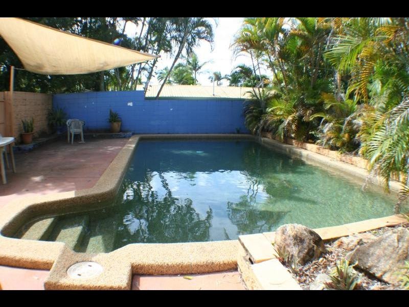 2/4 Crathern Close, Edge Hill QLD 4870