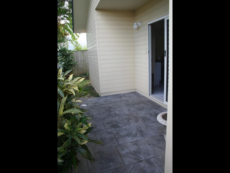 2/27 English Street, Manunda QLD 4870