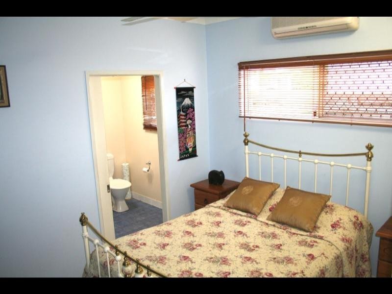 2/27 English Street, Manunda QLD 4870