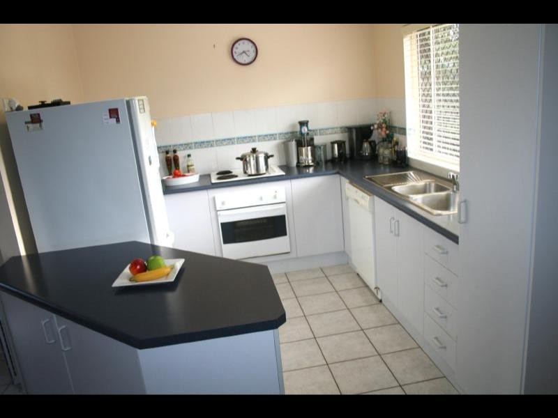 2/27 English Street, Manunda QLD 4870