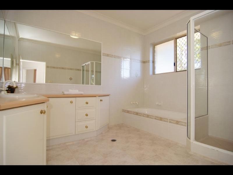 40 Summer Hill Close, Mooroobool QLD 4870