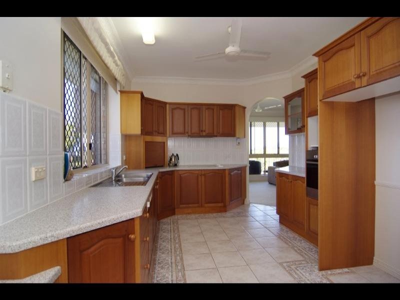 40 Summer Hill Close, Mooroobool QLD 4870