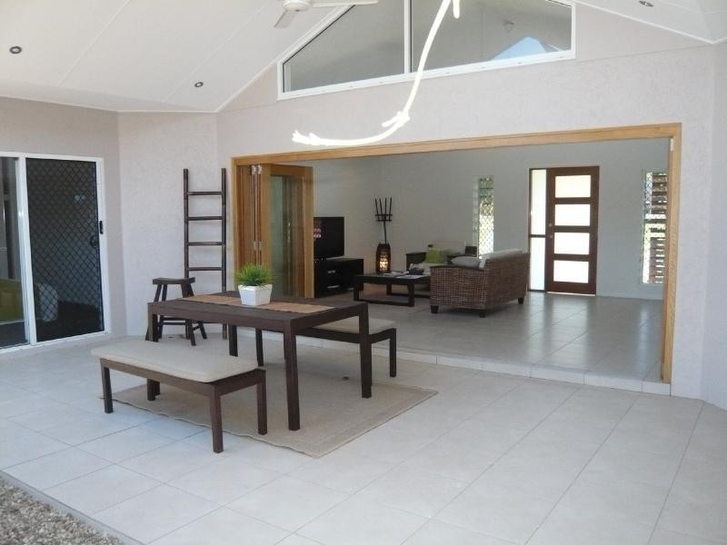 101 Hideaway Close, Palm Cove QLD 4879