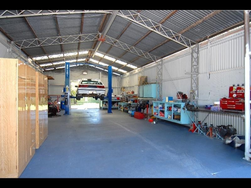 39 Christensen St, Machans Beach QLD 4878