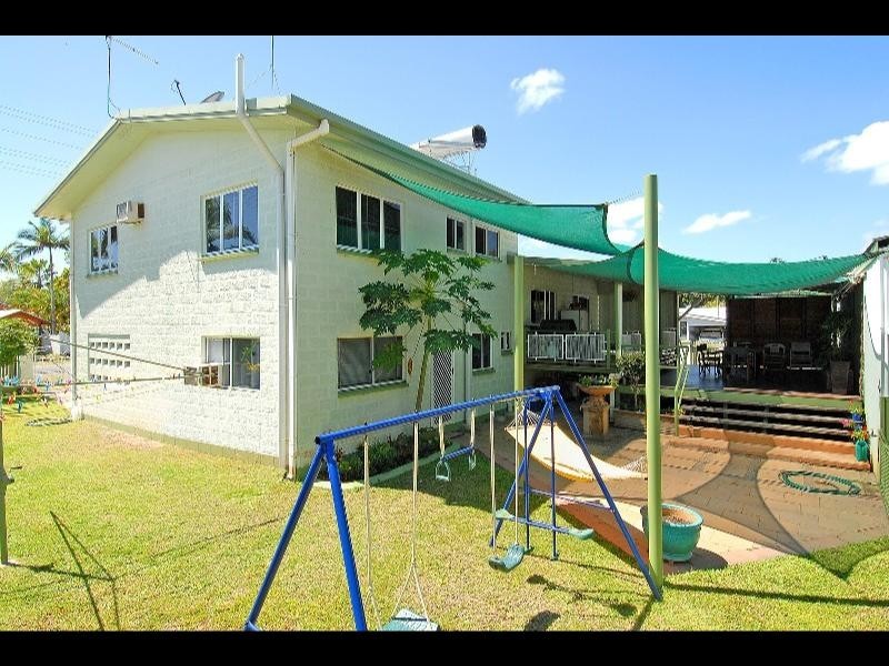 39 Christensen St, Machans Beach QLD 4878