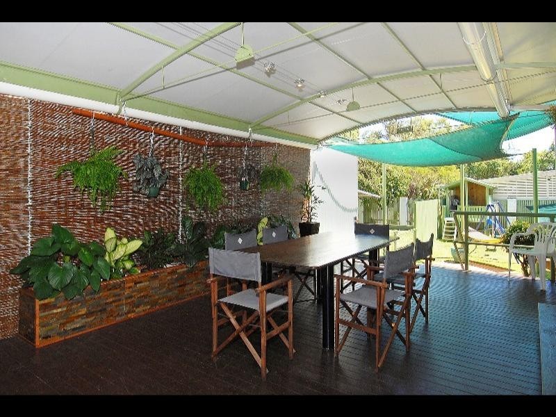 39 Christensen St, Machans Beach QLD 4878