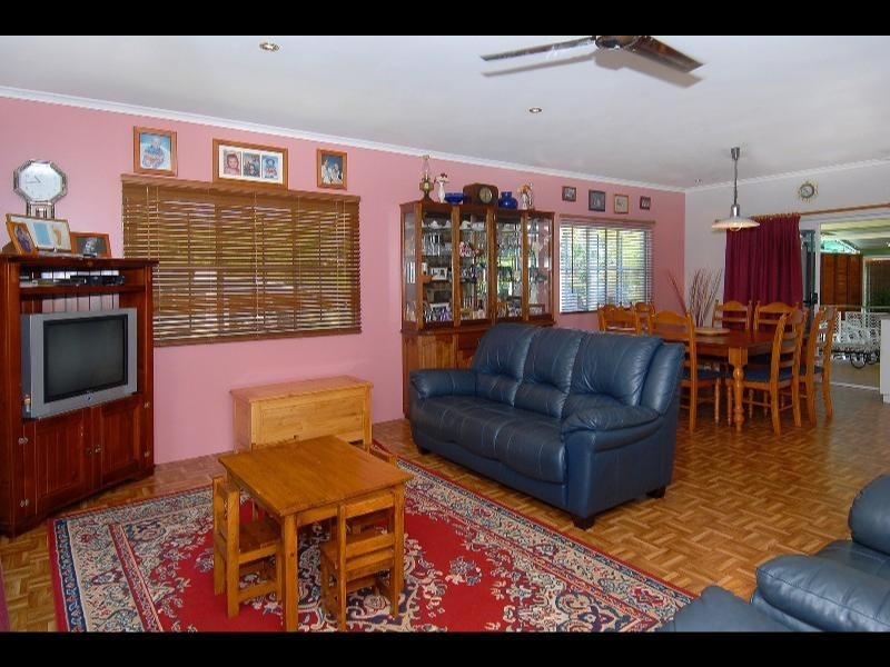 39 Christensen St, Machans Beach QLD 4878