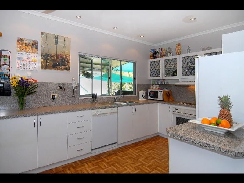 39 Christensen St, Machans Beach QLD 4878