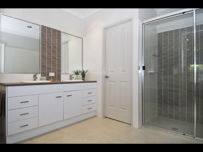 35 Irridescent Close, Trinity Park QLD 4879