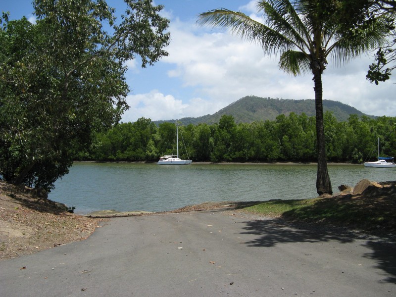 42 Christensen Street, Machans Beach QLD 4878