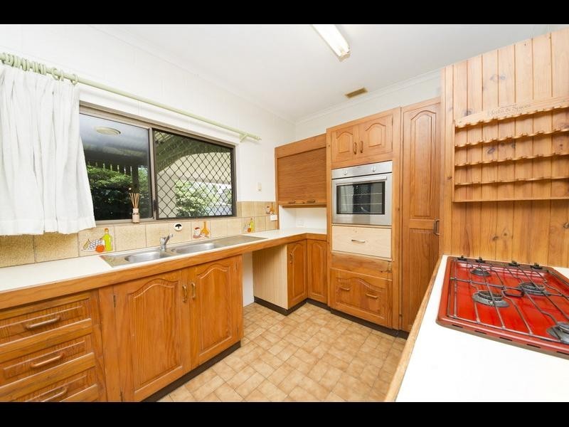 6 Gardenia Ct, Mooroobool QLD 4870