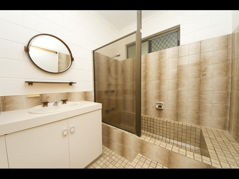 6 Gardenia Ct, Mooroobool QLD 4870