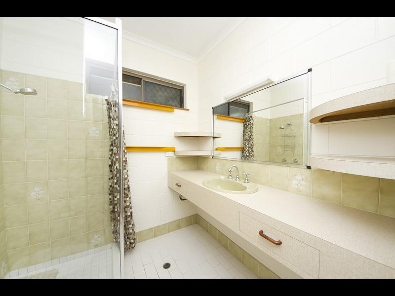 6 Gardenia Ct, Mooroobool QLD 4870