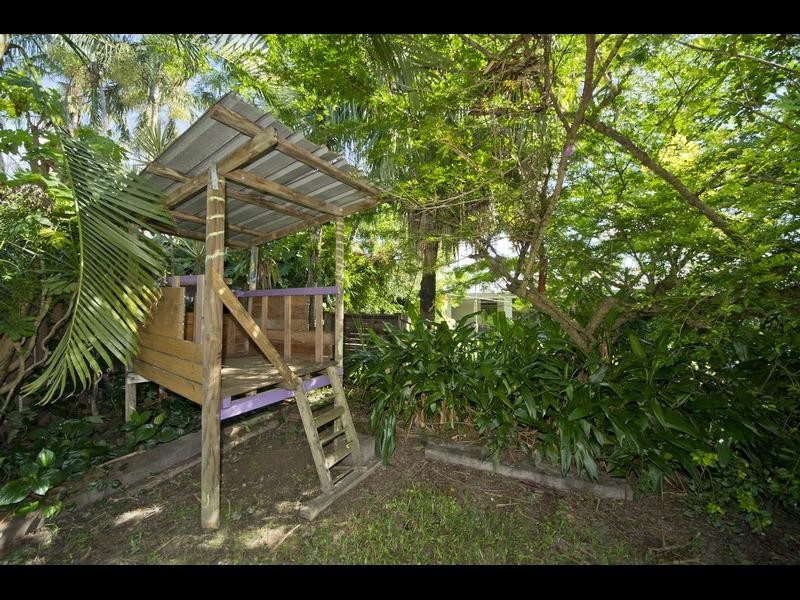 6 Gardenia Ct, Mooroobool QLD 4870