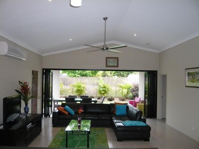 9 Plaintain Street, Kewarra Beach QLD 4879