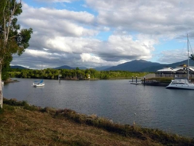 5 Riverside Parade, Trinity Park QLD 4879