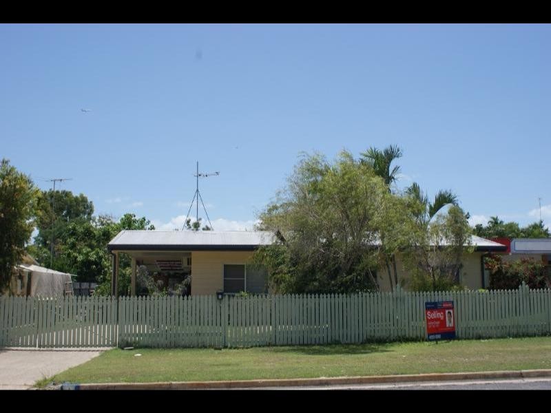 6 Centaur Street, Trinity Park QLD 4879