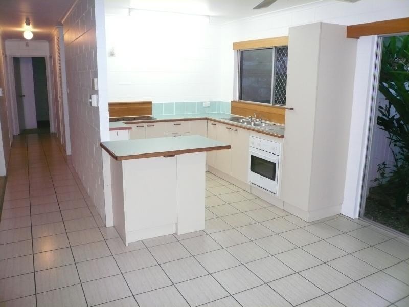 1/249 Pease Street, Edge Hill QLD 4870