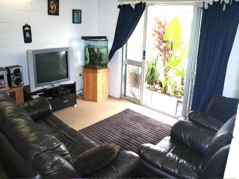 2/8  Holden Close, Whitfield QLD 4870