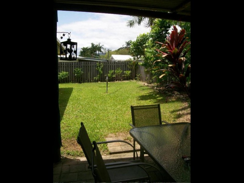 2/8 Holden Close, Whitfield QLD 4870