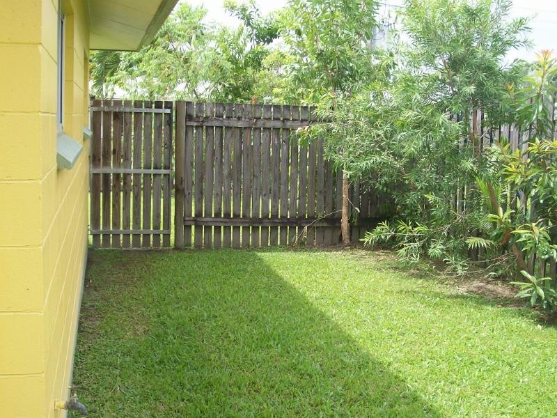 2/8 Holden Close, Whitfield QLD 4870