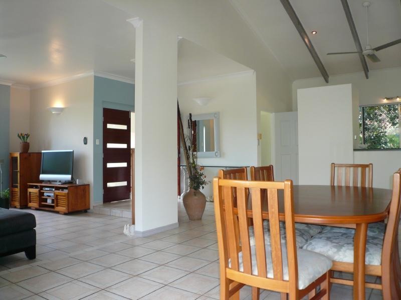7 Cassandra Close, Mooroobool QLD 4870