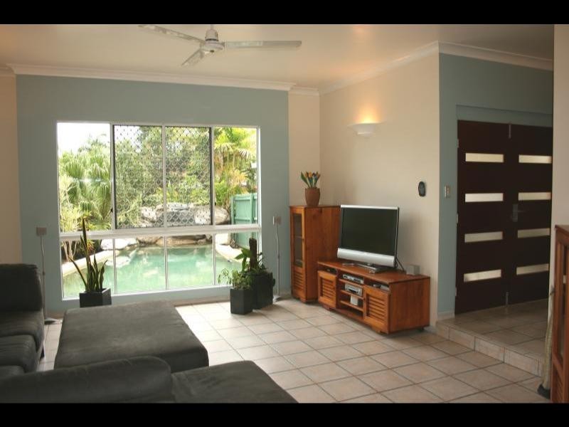 7 Cassandra Close, Mooroobool QLD 4870