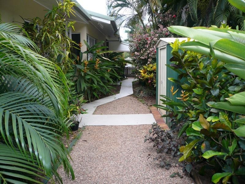 7 Cassandra Close, Mooroobool QLD 4870