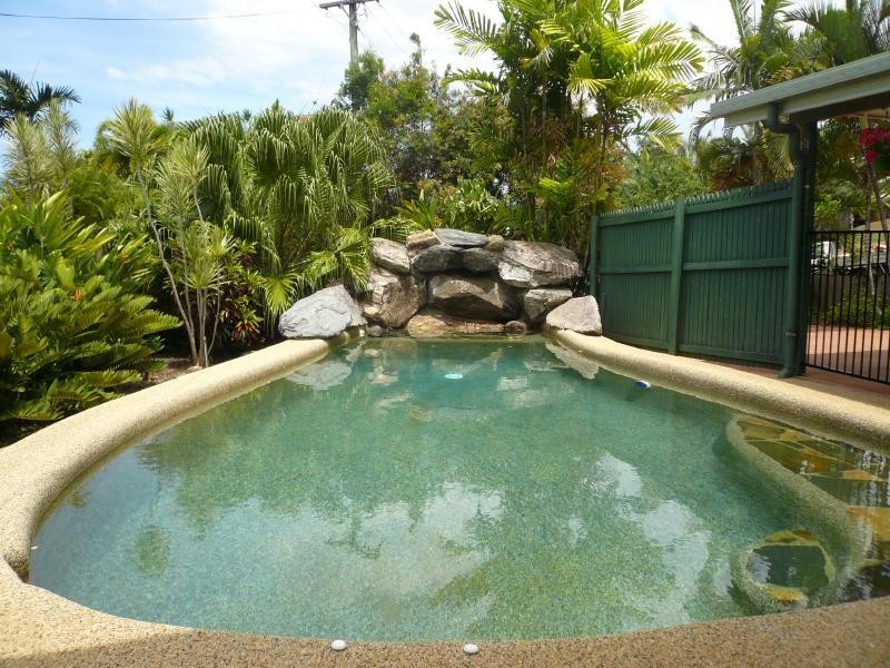 7 Cassandra Close, Mooroobool QLD 4870