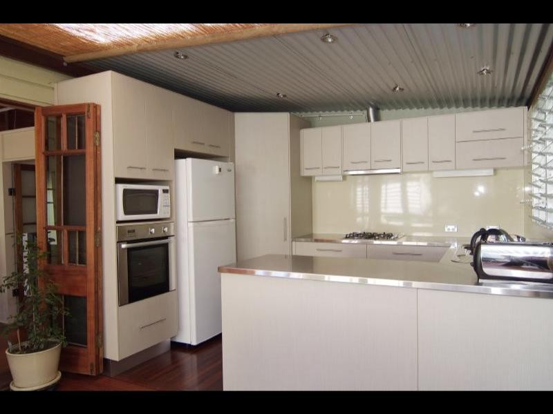 174  Martyn Street, Manunda QLD 4870