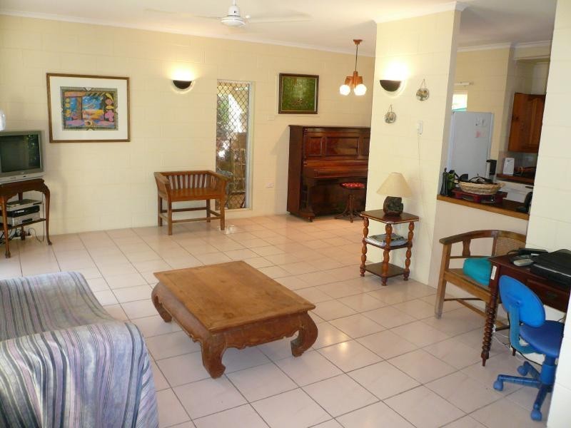 6 Lawson Street, Kanimbla QLD 4870